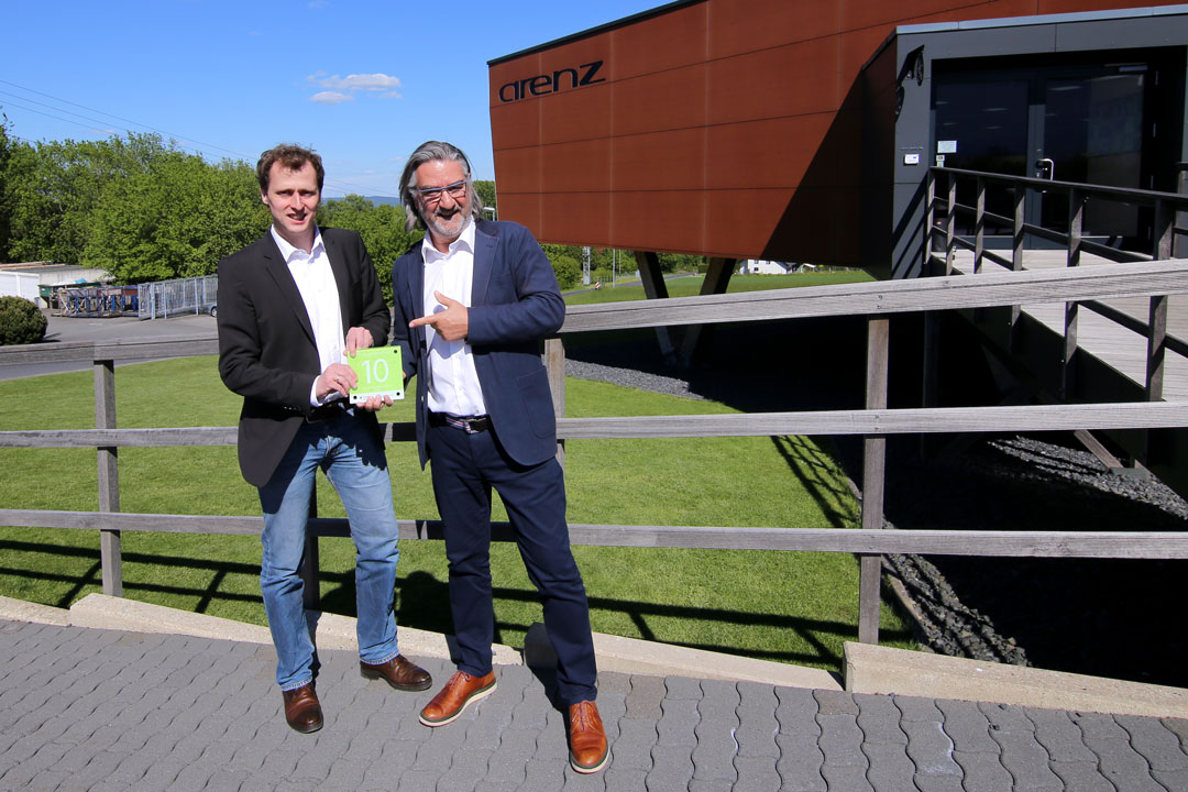 Josef Arenz erhält die H.ausgezeichnet Plakette überreicht durch Regionalreferent Peter Müller 